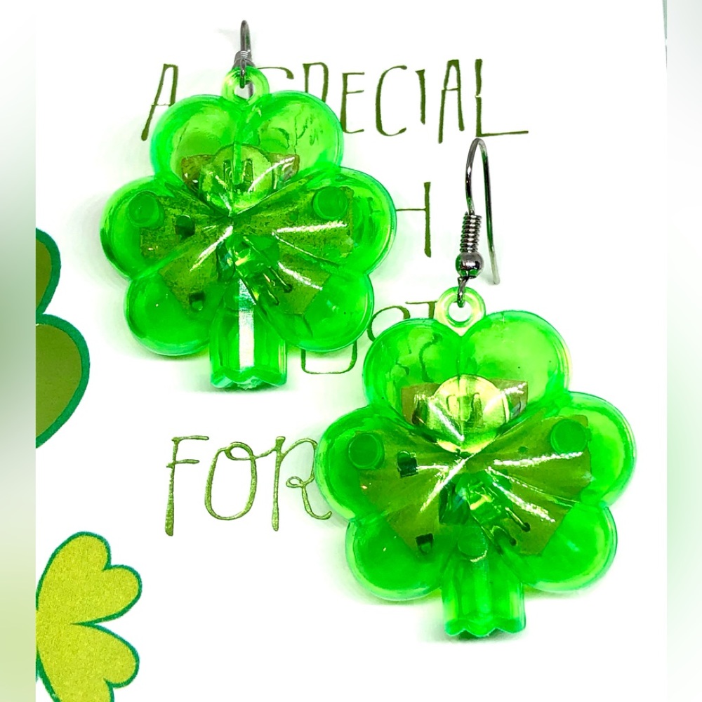Green Shamrock Clover Flashing Light Up Novelty Earrings St. Patrick’s Day NWOT